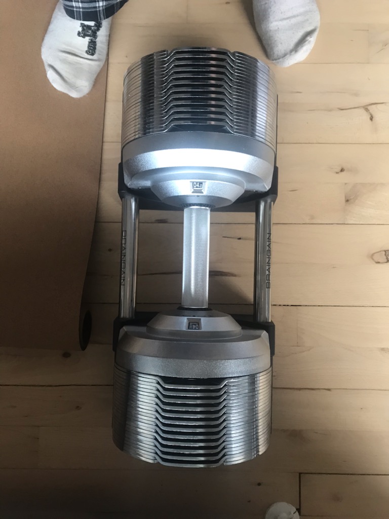 closeup showing the dial setting on the braingain adjustable dumbbells